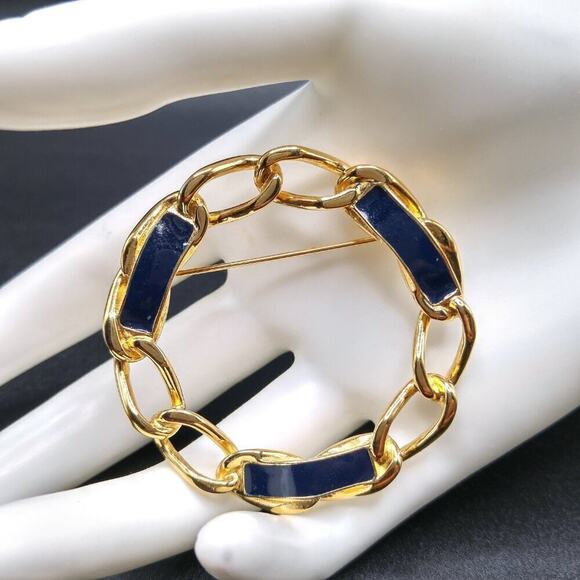 Vintage Monet Dark Blue Enamel Round Chain Brooch, Gold Plated, 2 Inches - Picture 2 of 7